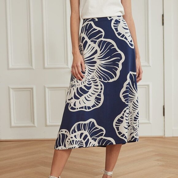 New RW&Co Printed Challis Pull-On Flare Midi Skirt Peacoat Multi - Picture 2 of 8